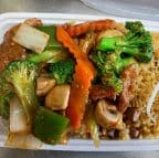 Best C8. Beef with Garlic Sauce Combination Dinner in Queens, NY